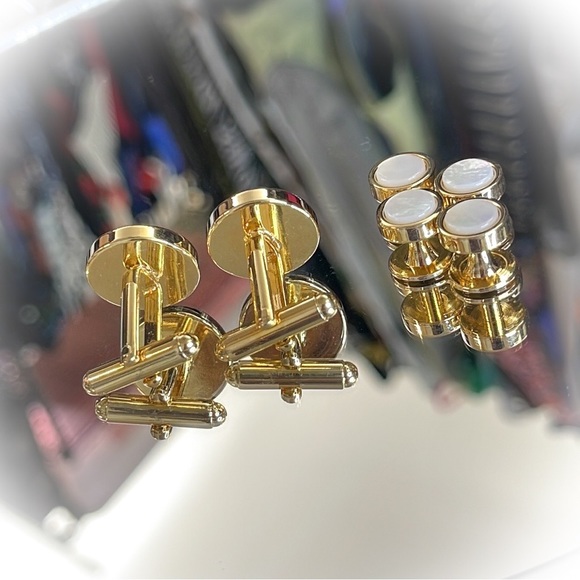💕Beautiful Gold Tone Vintage Cufflinks & Button Stud Set Mother of Pearl💕 - Picture 2 of 4